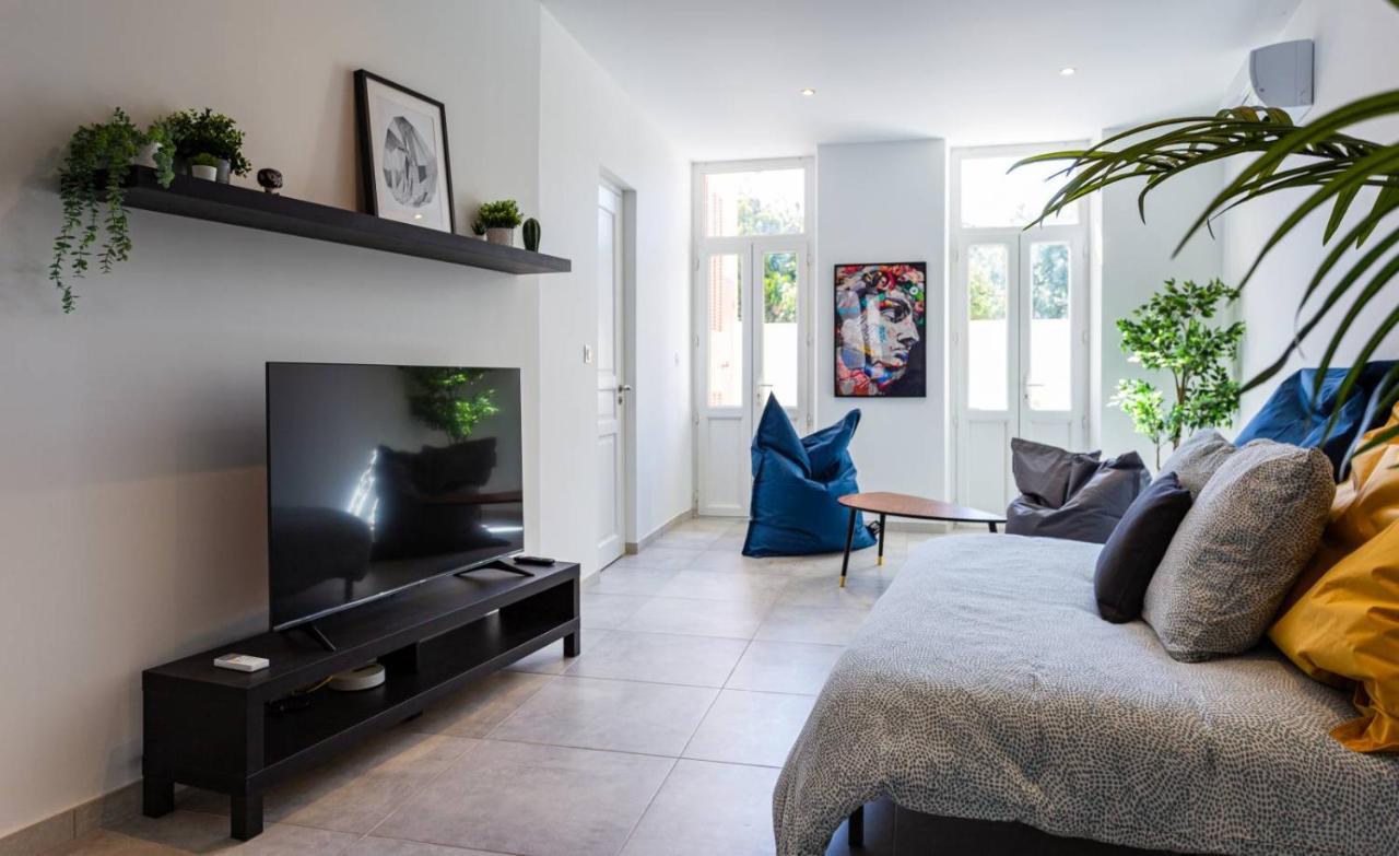 MaxBnb - CLIMATISÉ - Grand Studio 37m2&terrasse 30m2 - Est Tolone Esterno foto