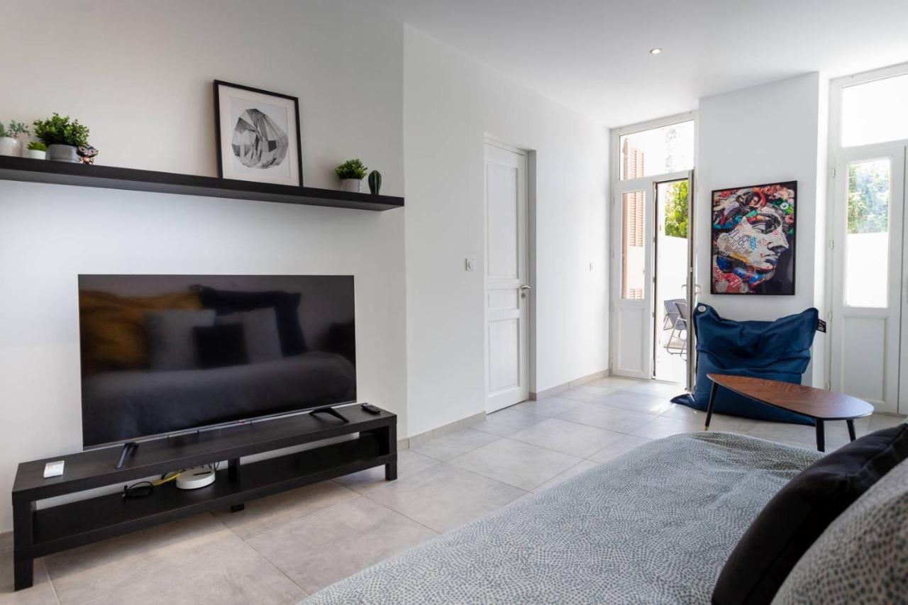 MaxBnb - CLIMATISÉ - Grand Studio 37m2&terrasse 30m2 - Est Tolone Esterno foto